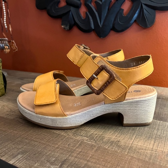 Sandals - Picture 2 of 2